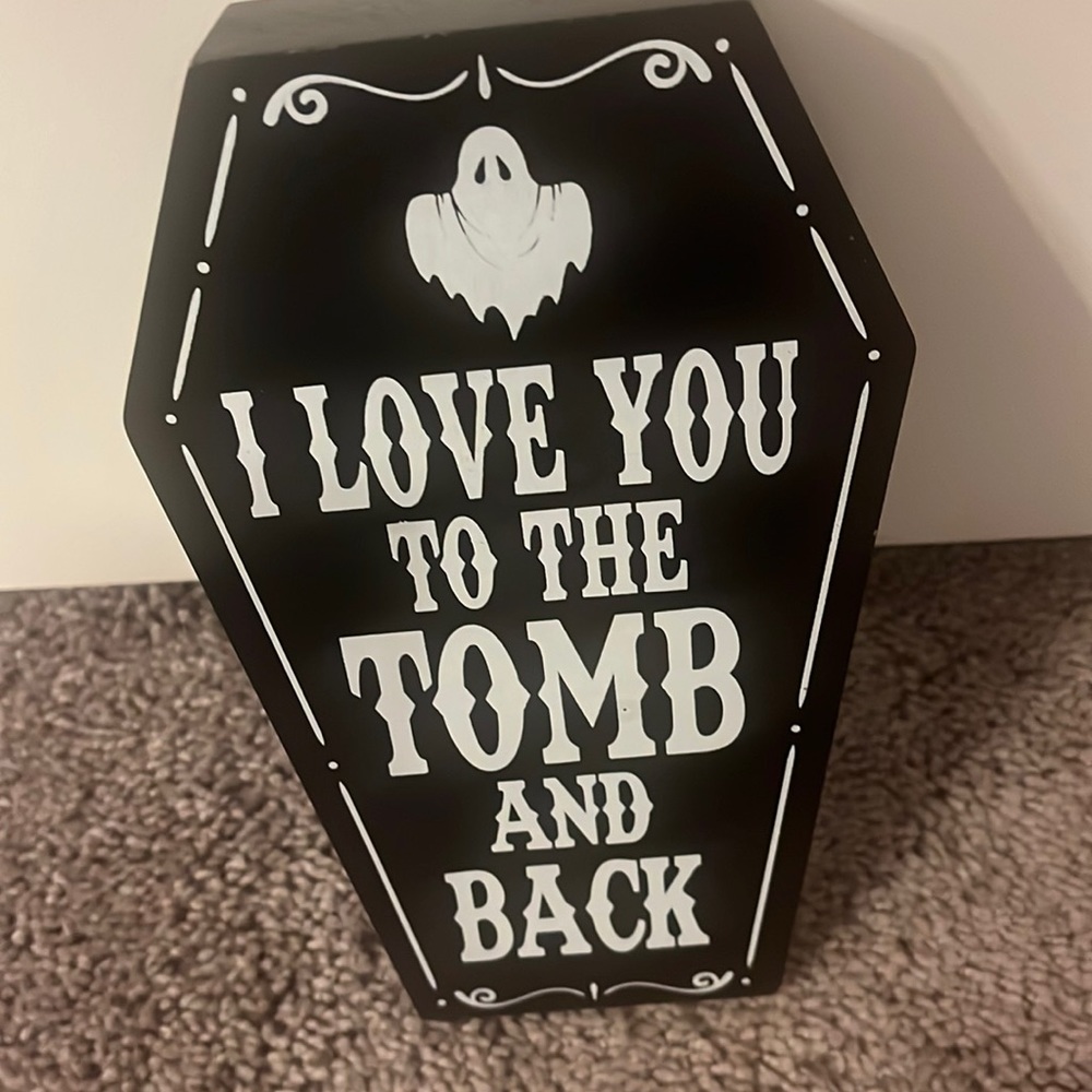 NWT- Love you to the tomb and back decor- Halloween